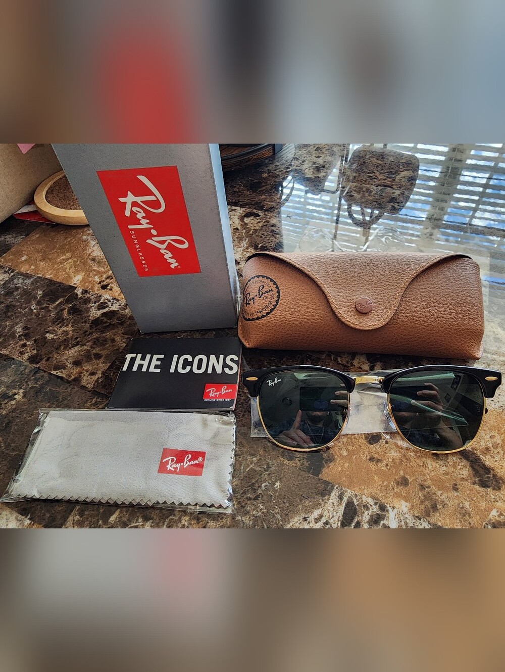 Ray-Ban Clubmaster Classic Sunglasses in Black & Gold - RB3016 W0365 51-21